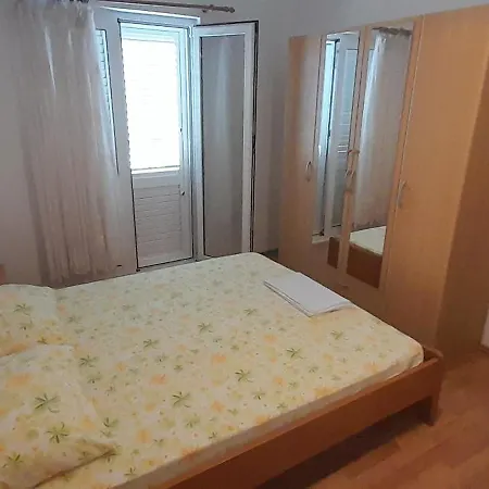 公寓 Marijana - One Bedroom With Balcony *