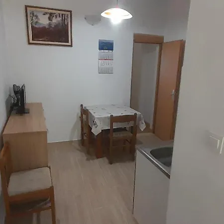 Marijana - One Bedroom With Balcony Lägenhet